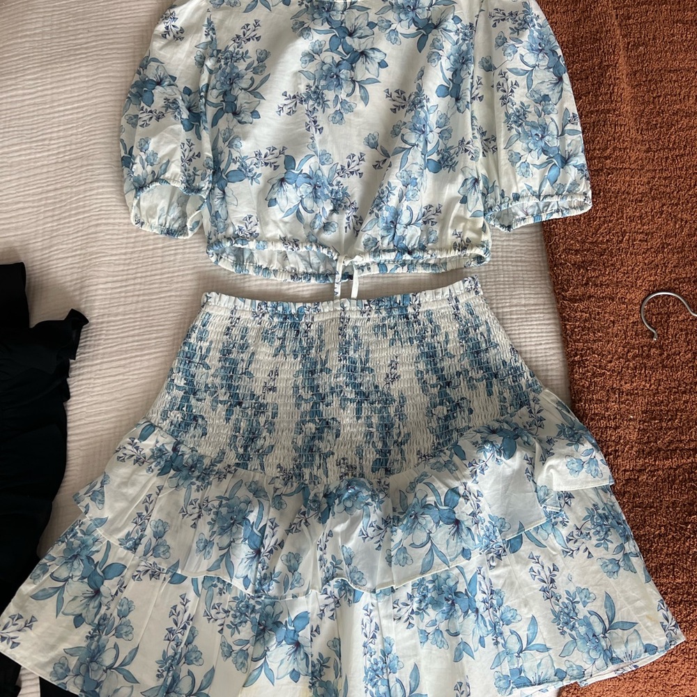 INTERMIX Blue and White Floral Set